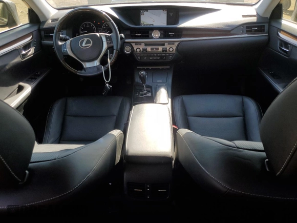 2015 Lexus ES 330 with VIN JTHBK1GG5F2164447, listed as a Copart auction lot 55078025 with 72,563 mi miles and Salvage Title. Bid and sale history available at DreamBid. Image 8.