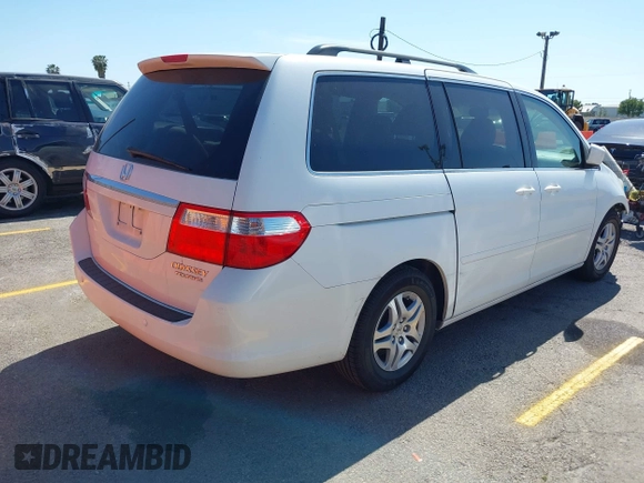 2005 Honda Odyssey TOURING with VIN 5FNRL38865B083615, listed as a IAAI auction lot 41993430 with 86,636 mi miles. Bid and sale history available at carsss.com. Image 4.