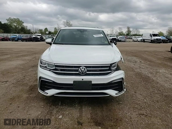 2024 Volkswagen Tiguan SEL R-Line z VIN 3VV4B7AX3RM141320, wystawiony jako Copart lot #55606335 z przebiegiem 9 347 mil mil oraz Szkoda całkowita • Salvage title. Historia ofert i sprzedaży dostępna na DreamBid. Obrazek 13.