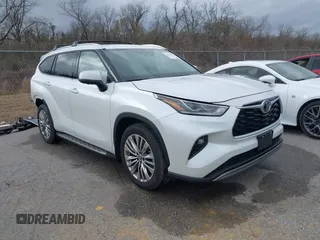 2024 Toyota Highlander LE z VIN 5TDKDRAH6RS549413, wystawiony jako IAAI lot #41398533 z przebiegiem 1 414 mil mil oraz . Historia ofert i sprzedaży dostępna na DreamBid. Obrazek 1.