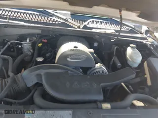 2005 Chevrolet Avalanche LS with VIN 3GNEC12Z15G108703, listed as a IAAI auction lot 42034777 with 253,209 mi miles. Bid and sale history available at carsss.com. Image 10.