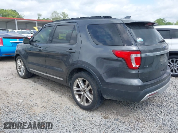 2017 Ford Explorer XLT with VIN 1FM5K7D84HGA75050, listed as a IAAI auction lot 39277027 with 131,413 mi miles and . Bid and sale history available at carsss.com. Image 3.