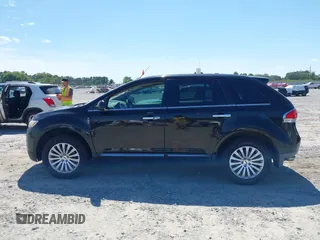 2013 Lincoln MKX z VIN 2LMDJ6JK8DBL01721, wystawiony jako IAAI lot #42318200 z przebiegiem 186 469 mil mil oraz . Historia ofert i sprzedaży dostępna na DreamBid. Obrazek 14.