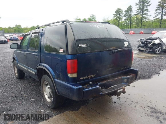 2000 Chevrolet Blazer LT z VIN 1GNDT13W9Y2350118, wystawiony jako IAAI lot #42255823 z przebiegiem 255 056 mil mil oraz . Historia ofert i sprzedaży dostępna na DreamBid. Obrazek 3.
