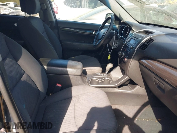 2011 Kia Sorento LX with VIN 5XYKT4A22BG123397, listed as a IAAI auction lot 41890456 with 173,669 mi miles. Bid and sale history available at carsss.com. Image 5.