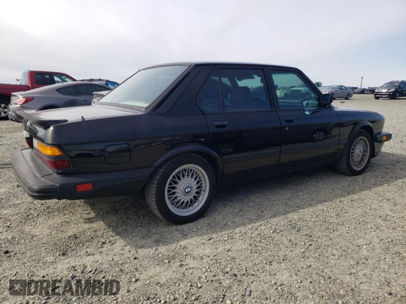 1988 BMW M5 z VIN WBSDC930XJ2791080, wystawiony jako Copart lot #45013965 z przebiegiem 158 194 mil mil oraz Czysty tytuł • Clean title. Historia ofert i sprzedaży dostępna na DreamBid. Obrazek 3.