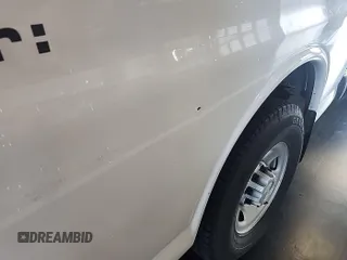 2017 Chevrolet Express Cargo z VIN 1GCWGAFF4H1300511, wystawiony jako IAAI lot #42802223 z przebiegiem 132 303 mil mil oraz . Historia ofert i sprzedaży dostępna na DreamBid. Obrazek 17.