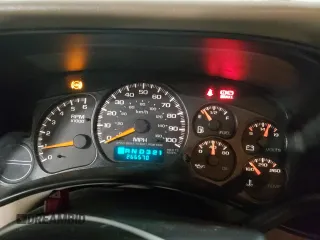 2001 Chevrolet Suburban LS with VIN 1GNFK16T71J252634, listed as a Copart auction lot 45773005 with 266,570 mi miles and Clean Title. Bid and sale history available at carsss.com. Image 9.