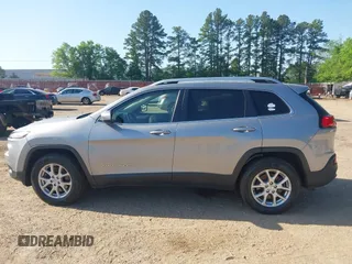 2016 Jeep Cherokee Latitude with VIN 1C4PJMCB3GW231806, listed as a IAAI auction lot 41997517 with 170,188 mi miles and . Bid and sale history available at carsss.com. Image 15.