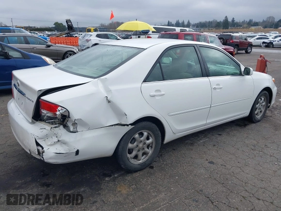 2002 Toyota Camry LE z VIN 4T1BE32K52U081479, wystawiony jako IAAI lot #41344104 z przebiegiem 243 950 mil mil oraz . Historia ofert i sprzedaży dostępna na DreamBid. Obrazek 4.