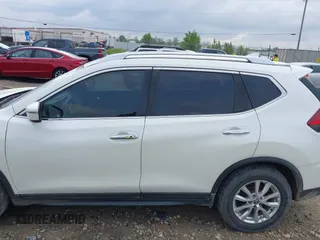 2017 Nissan Rogue SL with VIN JN8AT2MT9HW384613, listed as a IAAI auction lot 42452968 with 231,304 mi miles and . Bid and sale history available at DreamBid. Image 15.
