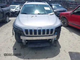 2020 Jeep Cherokee Latitude z VIN 1C4PJLCB6LD582449, wystawiony jako IAAI lot #42149389 z przebiegiem 121 499 mil mil oraz . Historia ofert i sprzedaży dostępna na DreamBid. Obrazek 12.