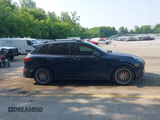 2016 Porsche Cayenne GTS с VIN WP1AD2A24GLA76719, выставлен на аукционе IAAI как лот 42487658 с пробегом 85 872 миль миль и . История ставок и продаж доступна на DreamBid. Изображение 13.