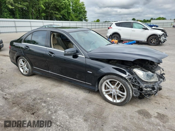 2012 Mercedes-Benz C 250 Sport z VIN WDDGF4HBXCR200013, wystawiony jako Copart lot #58345935 z przebiegiem 111 378 mil mil oraz Szkoda całkowita • Salvage title. Historia ofert i sprzedaży dostępna na DreamBid. Obrazek 4.