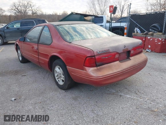 1997 Ford Thunderbird LX z VIN 1FALP62W8VH161871, wystawiony jako IAAI lot #41018103 z przebiegiem 138 915 mil mil oraz . Historia ofert i sprzedaży dostępna na DreamBid. Obrazek 3.