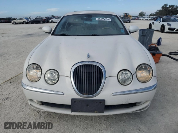 2003 Jaguar S-Type z VIN SAJEA01UX3HM59287, wystawiony jako Copart lot #85619554 z przebiegiem 182 851 mil mil oraz Tytuł czysty. Historia ofert i sprzedaży dostępna na DreamBid. Obrazek 5.
