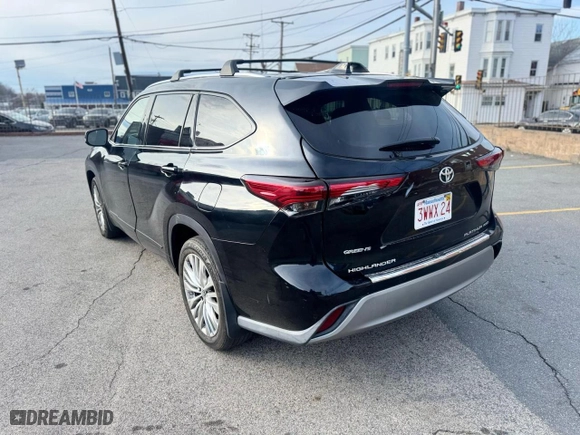 2022 Toyota Highlander Platinum with VIN 5TDFZRBH0NS226809, listed as a Copart auction lot 51350925 with 25,146 mi miles and Clean Title. Bid and sale history available at carsss.com. Image 3.