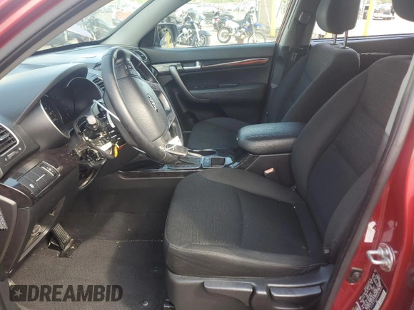 2014 Kia Sorento LX z VIN 5XYKT3A6XEG449692, wystawiony jako Copart lot #55324885 z przebiegiem 103 809 mil mil oraz Szkoda całkowita • Salvage title. Historia ofert i sprzedaży dostępna na DreamBid. Obrazek 7.