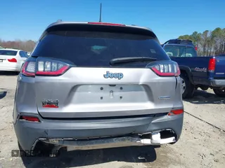 2019 Jeep Cherokee Latitude with VIN 1C4PJMCB0KD105214, listed as a IAAI auction lot 41720808 with 50,080 mi miles. Bid and sale history available at carsss.com. Image 16.