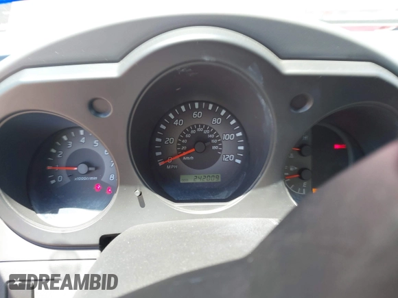 2002 Nissan Frontier XE z VIN 1N6DD26S62C316477, wystawiony jako IAAI lot #42835435 z przebiegiem 242 009 mil mil oraz . Historia ofert i sprzedaży dostępna na DreamBid. Obrazek 7.