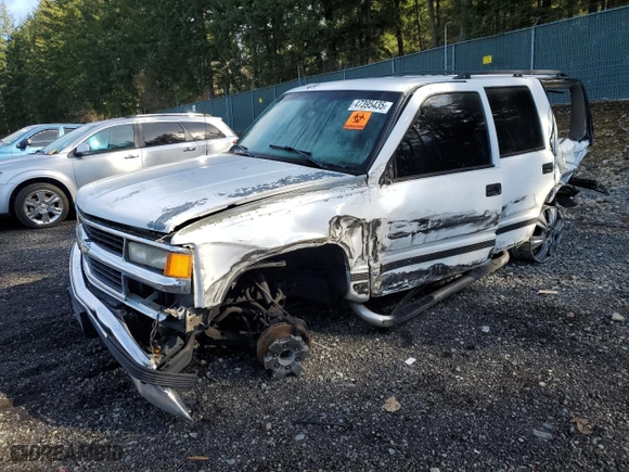 1997 Chevrolet Tahoe with VIN 1GNEK13R8VJ372825, listed as a Copart auction lot 47395435 with 211,491 mi miles and Salvage Title. Bid and sale history available at carsss.com. Image 1.