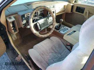 1986 Pontiac Fiero z VIN 1G2PF3793GP210763, wystawiony jako Copart lot #41891075 z przebiegiem 144 219 mil mil oraz Czysty tytuł • Clean title. Historia ofert i sprzedaży dostępna na DreamBid. Obrazek 8.