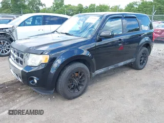2010 Ford Escape Limited z VIN 1FMCU9EGXAKA05848, wystawiony jako IAAI lot #42381089 z przebiegiem 183 442 mil mil oraz . Historia ofert i sprzedaży dostępna na DreamBid. Obrazek 2.