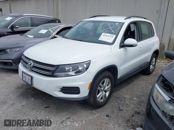2015 Volkswagen Tiguan S z VIN WVGAV7AX7FW564563, wystawiony jako IAAI lot #42369715 z przebiegiem 27 976 mil mil oraz . Historia ofert i sprzedaży dostępna na DreamBid. Obrazek 2.