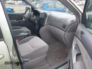 2007 Toyota Sienna CE with VIN 5TDZK23C37S024805, listed as a IAAI auction lot 41830473 with 176,629 mi miles. Bid and sale history available at carsss.com. Image 5.