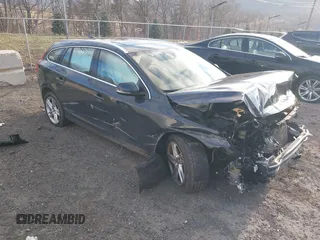 2015 Volvo V60 T5 Premier with VIN YV1612SK9F1263862, listed as a IAAI auction lot 41235823 with 101,303 mi miles. Bid and sale history available at carsss.com. Image 1.