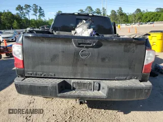 2018 Nissan Titan SV z VIN 1N6AA1E64JN527447, wystawiony jako Copart lot #52909825 z przebiegiem 92 422 mil mil oraz Szkoda całkowita • Salvage title. Historia ofert i sprzedaży dostępna na DreamBid. Obrazek 6.