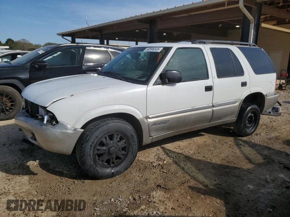 2000 GMC Jimmy Diamond Edition Luxury with VIN 1GKDT13W0Y2131772, listed as a Copart auction lot 50996535 with 256,958 mi miles and Salvage Title. Bid and sale history available at carsss.com. Image 1.