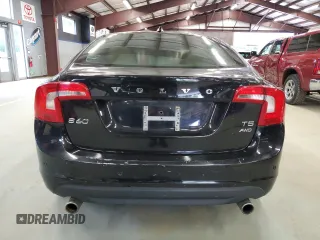 2013 Volvo S60 T5 z VIN YV1612FH0D2206343, wystawiony jako Copart lot #57906385 z przebiegiem 95 613 mil mil oraz Czysty tytuł • Clean title. Historia ofert i sprzedaży dostępna na DreamBid. Obrazek 6.