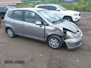 2007 Honda Fit z VIN JHMGD384X7S007580, wystawiony jako IAAI lot #42368111 z przebiegiem 180 286 mil mil oraz . Historia ofert i sprzedaży dostępna na DreamBid. Obrazek 1.