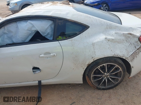 2017 Toyota 86 z VIN JF1ZNAA11H8703549, wystawiony jako IAAI lot #42007728 z przebiegiem 85 327 mil mil oraz . Historia ofert i sprzedaży dostępna na DreamBid. Obrazek 6.