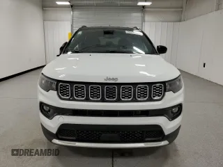 2025 Jeep Compass Limited z VIN 3C4NJDCNXST522819, wystawiony jako Copart lot #63594025 z przebiegiem 17 856 mil mil oraz Czysty tytuł • Clean title. Historia ofert i sprzedaży dostępna na DreamBid. Obrazek 5.