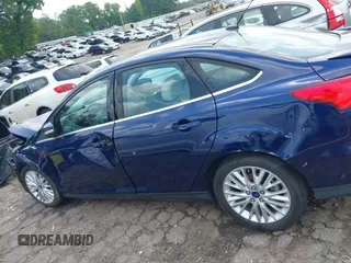 2016 Ford Focus Titanium z VIN 1FADP3J20GL208439, wystawiony jako IAAI lot #42145938 z przebiegiem 135 522 mil mil oraz . Historia ofert i sprzedaży dostępna na DreamBid. Obrazek 14.