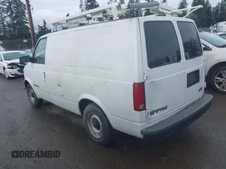 2000 GMC Safari Cargo with VIN 1GTDL19W8YB504401, listed as a IAAI auction lot 41692852 with Not Provided miles. Bid and sale history available at carsss.com. Image 3.