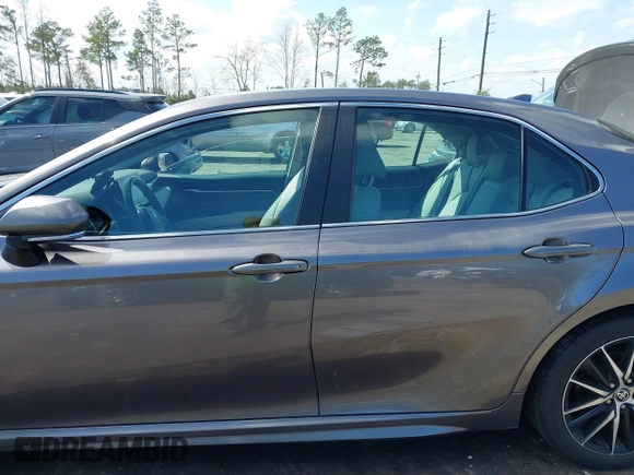 2023 Toyota Camry SE z VIN 4T1G11BK8PU080789, wystawiony jako IAAI lot #41706858 z przebiegiem 48 052 mil mil oraz . Historia ofert i sprzedaży dostępna na DreamBid. Obrazek 14.