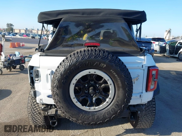 2021 Ford Bronco z VIN 1FMEE5DP7MLA93692, wystawiony jako IAAI lot #42222219 z przebiegiem 18 982 mil mil oraz . Historia ofert i sprzedaży dostępna na DreamBid. Obrazek 17.