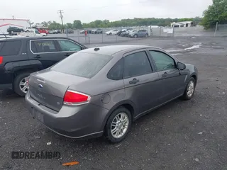 2009 Ford Focus SE z VIN 1FAHP35N59W180533, wystawiony jako IAAI lot #42443367 z przebiegiem 176 065 mil mil oraz . Historia ofert i sprzedaży dostępna na DreamBid. Obrazek 4.