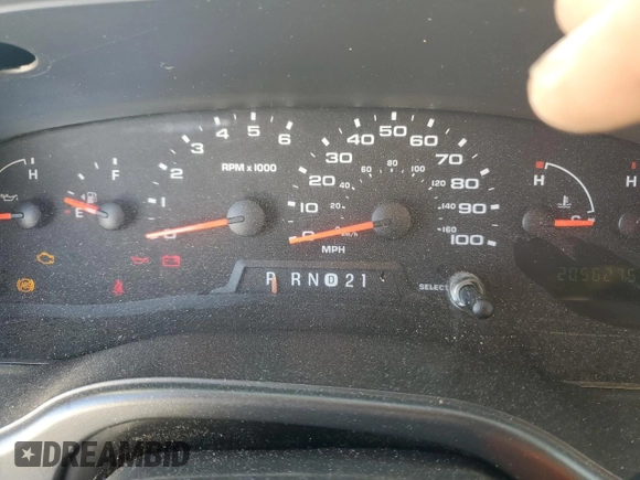 2008 Ford Econoline Passenger XL with VIN 1FBSS31L58DA58286, listed as a Copart auction lot 85953774 with 205,627 mi miles and Salvage Title. Bid and sale history available at DreamBid. Image 9.