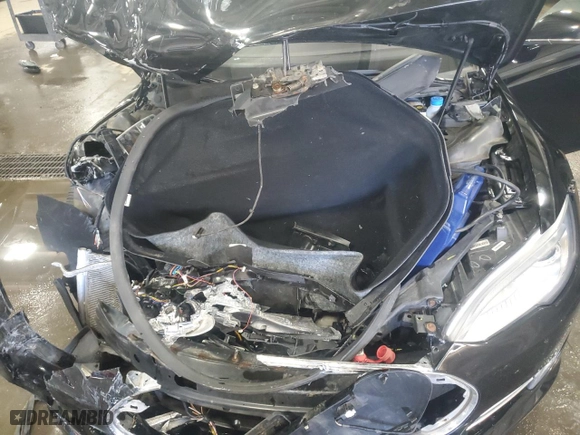 2015 Tesla Model S 85D with VIN 5YJSA1S22FF089834, listed as a Copart auction lot 43643555 with 74,232 mi miles and Salvage Title. Bid and sale history available at carsss.com. Image 12.