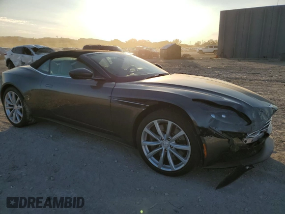 2019 Aston Martin DB11 z VIN SCFRMFCWXKGM06894, wystawiony jako Copart lot #41602955 z przebiegiem Nie podano mil oraz Szkoda całkowita • Salvage title. Historia ofert i sprzedaży dostępna na DreamBid. Obrazek 4.