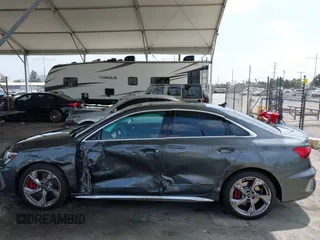 2024 Audi S3 Prestige z VIN WAUJ3DGY8RA067514, wystawiony jako IAAI lot #42086328 z przebiegiem 11 049 mil mil oraz . Historia ofert i sprzedaży dostępna na DreamBid. Obrazek 14.