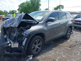 2019 Toyota Highlander LE z VIN 5TDZZRFH3KS325109, wystawiony jako IAAI lot #42160177 z przebiegiem 124 288 mil mil oraz . Historia ofert i sprzedaży dostępna na DreamBid. Obrazek 17.