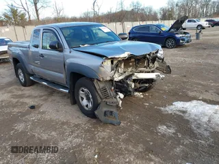 2015 Toyota Tacoma z VIN 5TFUX4EN9FX038058, wystawiony jako IAAI lot #41286572 z przebiegiem 91 964 mil mil oraz . Historia ofert i sprzedaży dostępna na DreamBid. Obrazek 1.