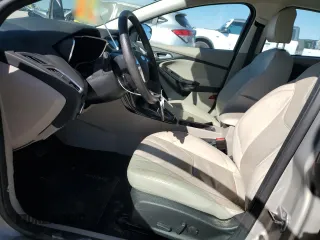 2015 Ford Focus Electric с VIN 1FADP3R4XFL293567, выставлен на аукционе Copart как лот 81951594 с пробегом 54 993 миль миль и Чистый • Clean title. История ставок и продаж доступна на DreamBid. Изображение 7.