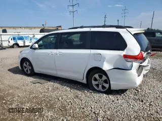 2013 Toyota Sienna LE AAS z VIN 5TDKK3DC8DS367482, wystawiony jako Copart lot #61925235 z przebiegiem 85 285 mil mil oraz Szkoda całkowita • Salvage title. Historia ofert i sprzedaży dostępna na DreamBid. Obrazek 2.