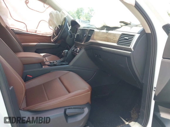 2023 Volkswagen Atlas SE with VIN 1V2HR2CA9PC536820, listed as a IAAI auction lot 42629724 with 25,419 mi miles and . Bid and sale history available at DreamBid. Image 5.